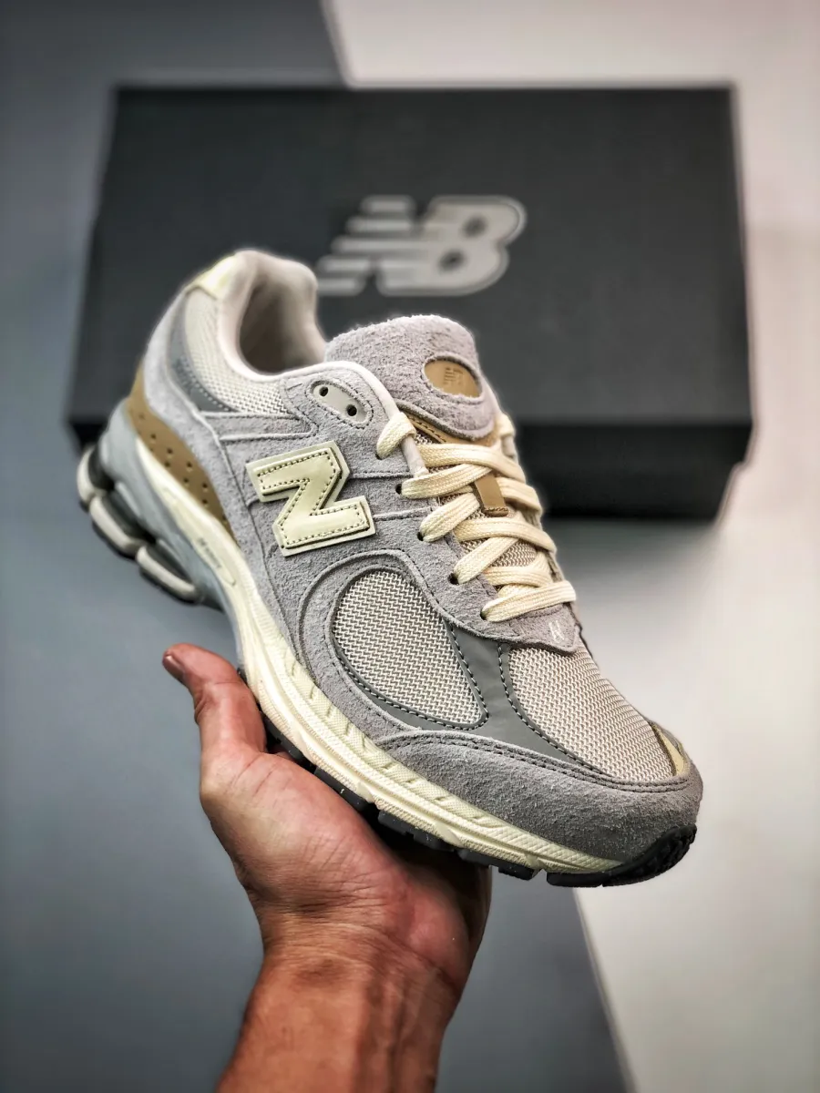 New Balance 2002R Rain Cloud Angora M2002RSA new balance sweet caramel