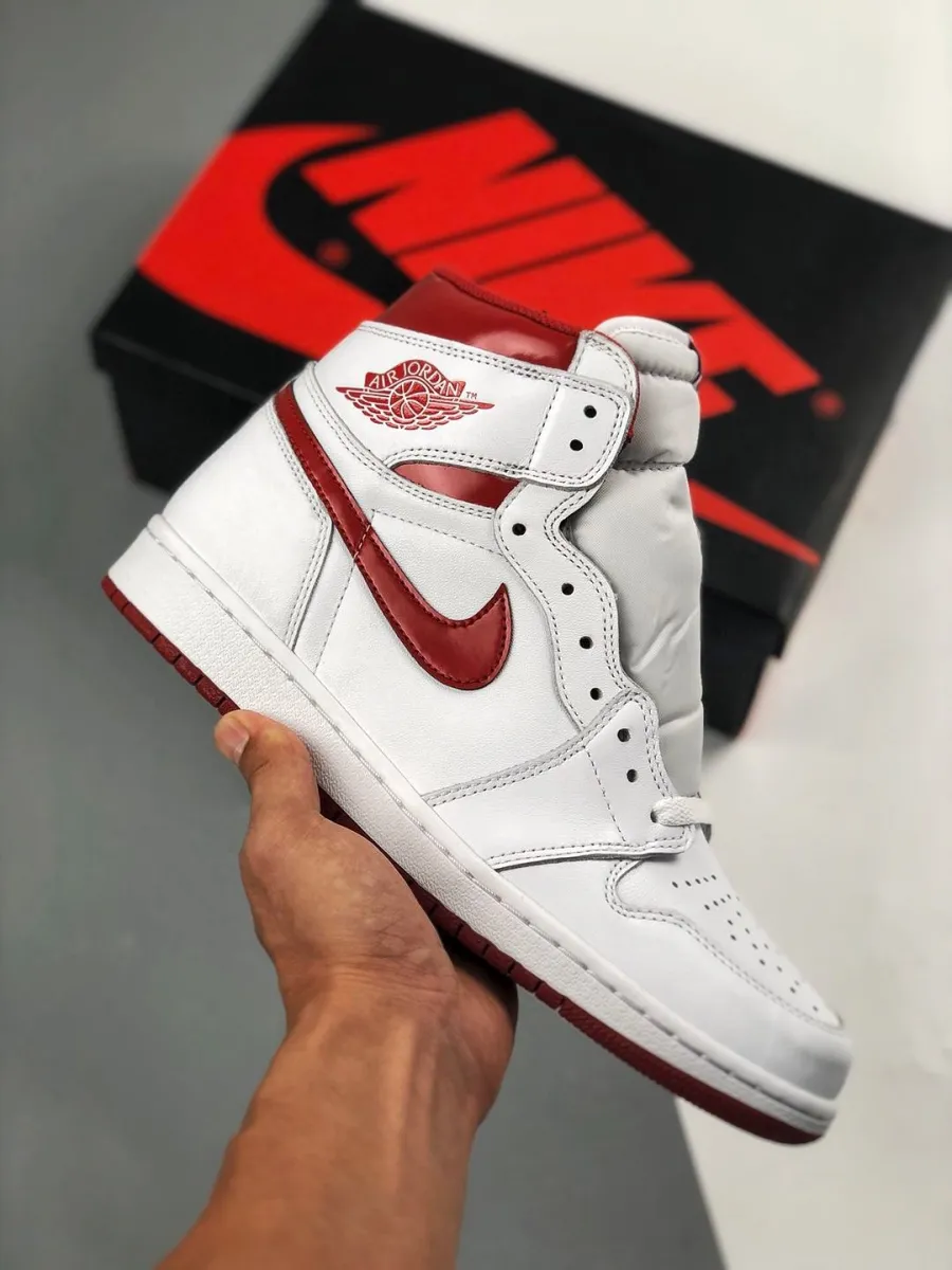 Air Jordan 1 Retro High OG 'Metallic Red' White/Varsity Red / jordan 1 metalic red