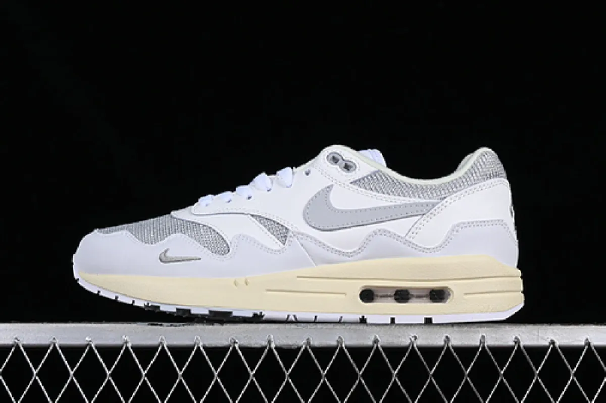 Nike Air Force 1 Low Iridescent Snakeskin Panels CW2657-001 Brand New