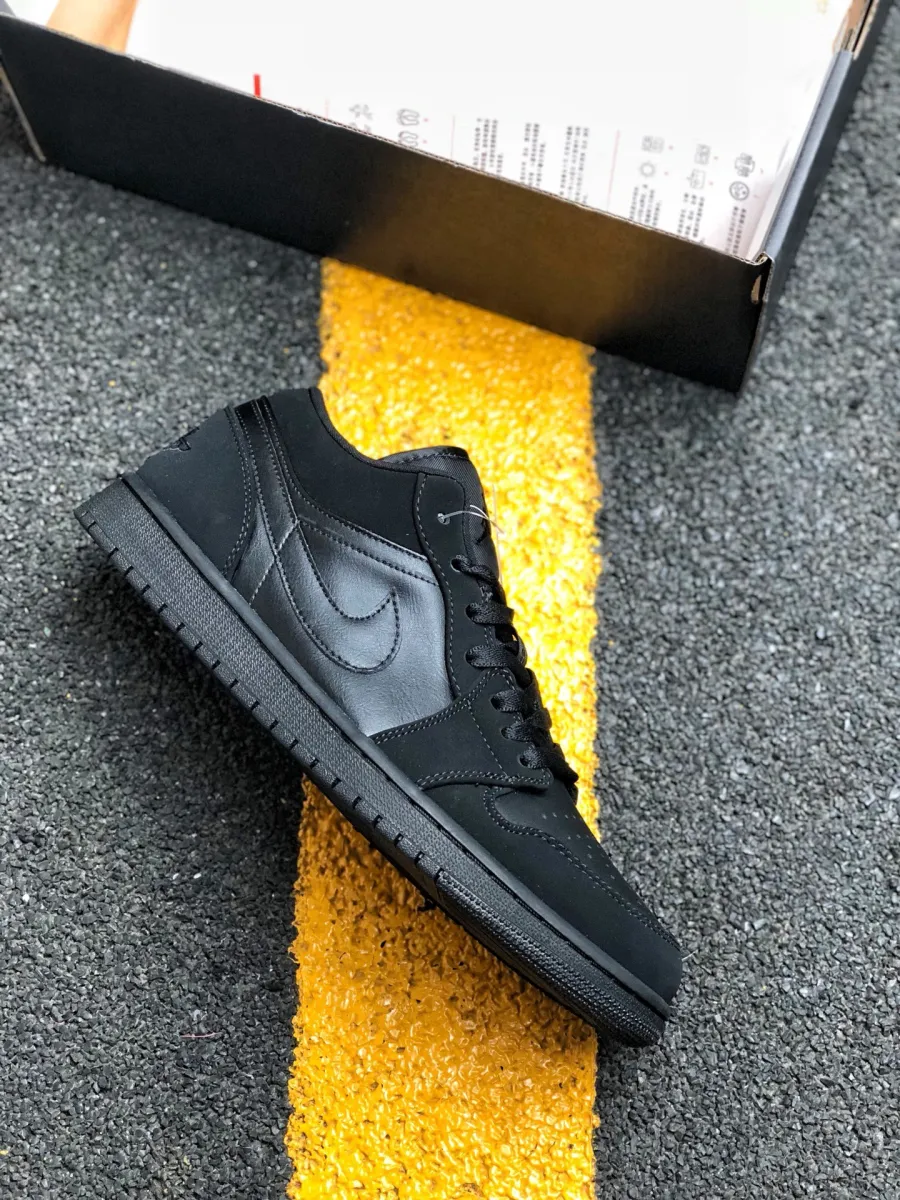 Jordan 1 Low Triple Black 553558-056