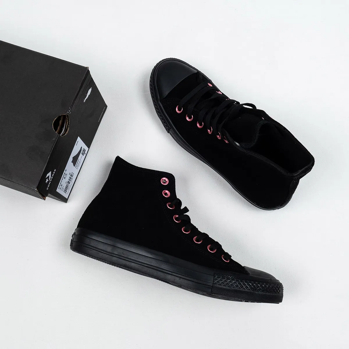 Converse Chuck Taylor All Star Hearts High Top Black 163286C / wmns chuck taylor all star high 'embroidered hearts - black'