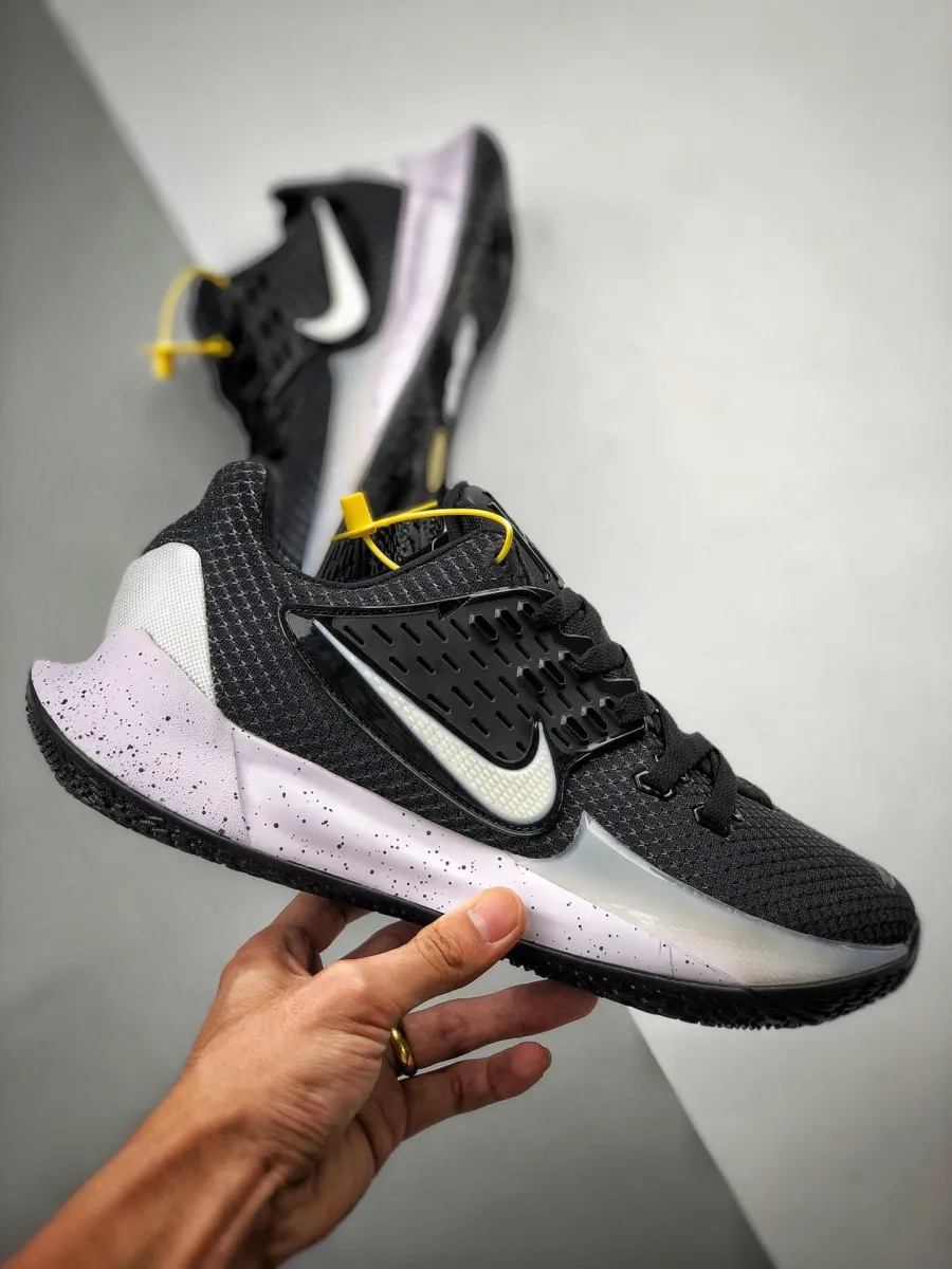 Nike Kyrie Low 2 Black/White / kyrie 2 black and white