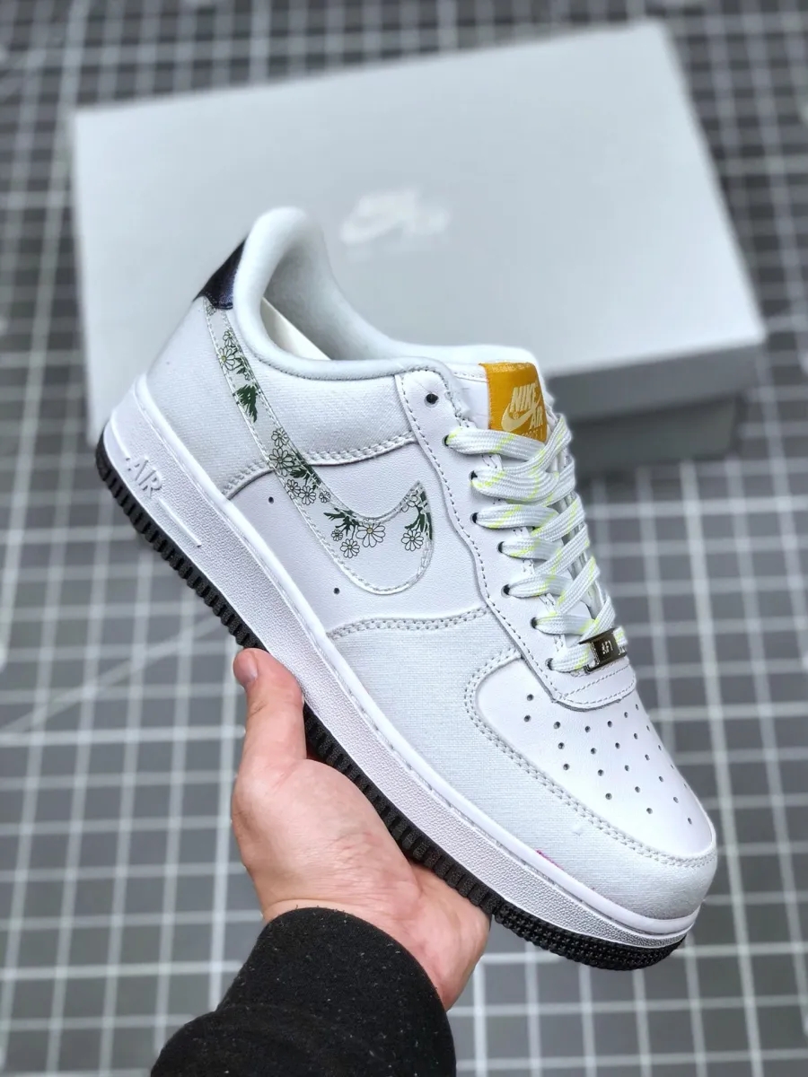 Nike Air Force 1 Daisy Pack CW5859-100 / nike daisy shoes