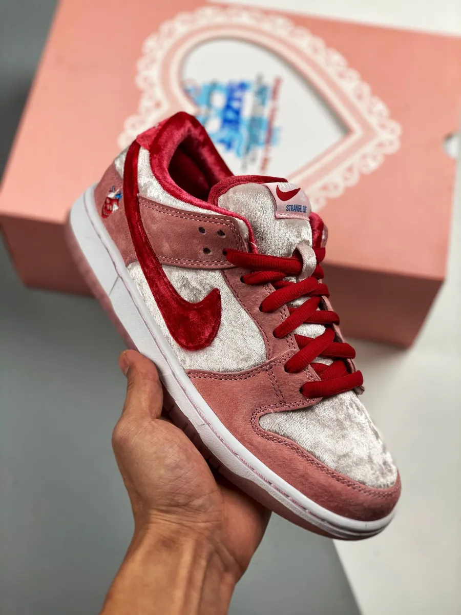 StrangeLove x Nike SB Dunk Low 'Valentine's Day' CT2552-800 / heart dunks nike