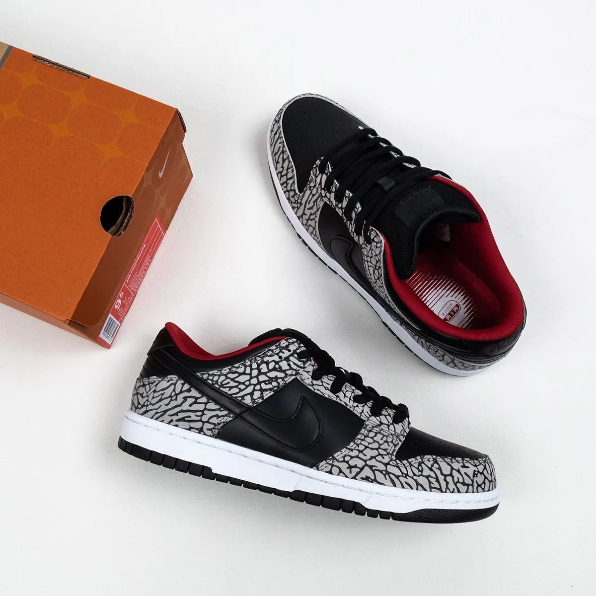 Supreme x Nike SB Dunk Low 'Black Cement' cement dunks