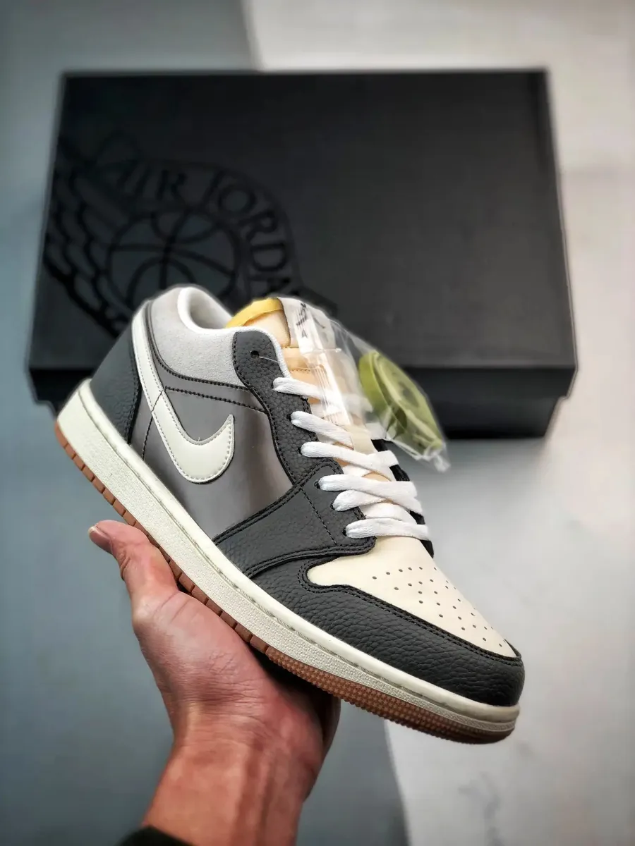 Jordan 1 Low SNKRS Day Korea Magpie (2023)